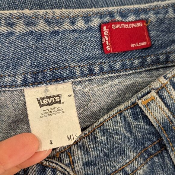 Levi’s Snap Front Denim Skirt Sz 4 | Mid-Length A-Line Button Down Medium Wash - Picture 7 of 10